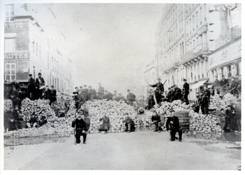 Barikád a Rue de Charonne-on a Párizsi Kommün idején, 1871. március 18.